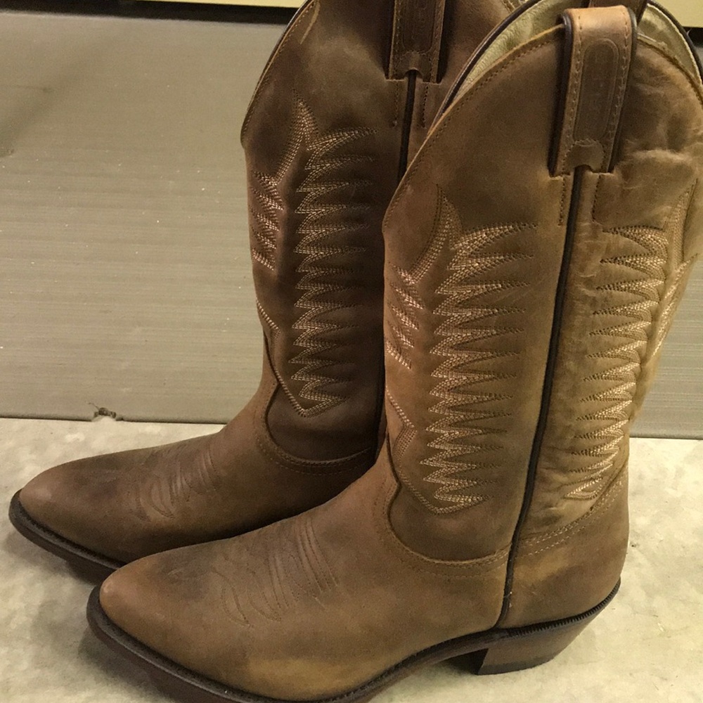 Boulet cowboy boots for women. See description